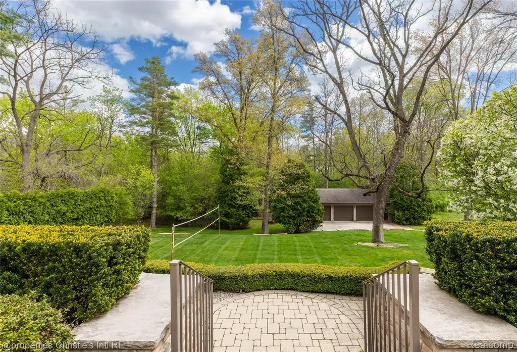 1330 Oxford Road Bloomfield Charter Township MI 48304