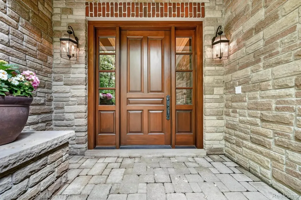 1330 Oxford Road Bloomfield Charter Township MI 48304