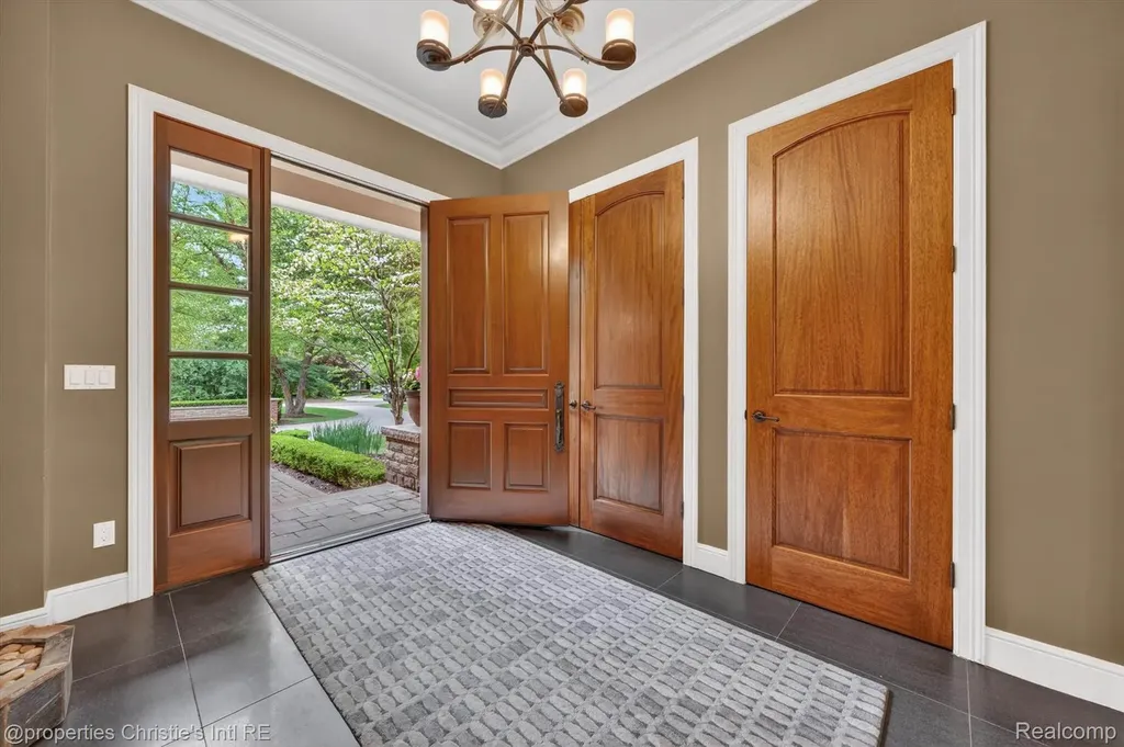1330 Oxford Road Bloomfield Charter Township MI 48304