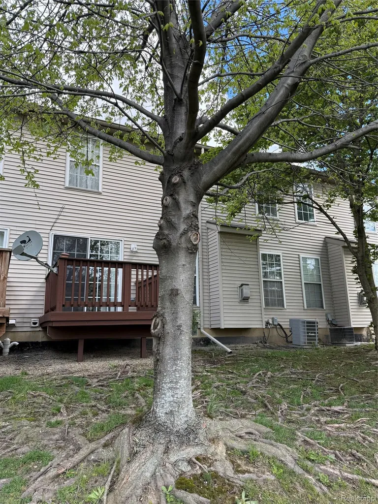 17469 Gateway Circle Southfield City MI 48075