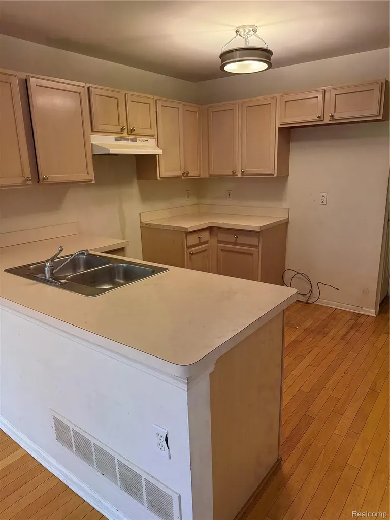 17469 Gateway Circle Southfield City MI 48075