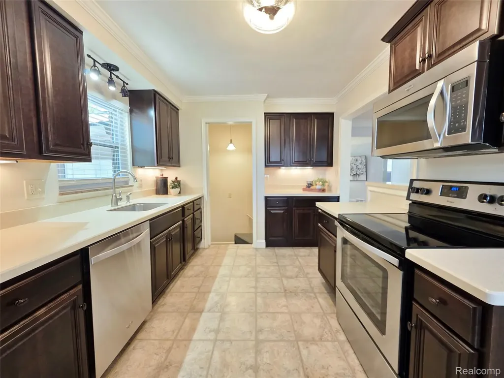 264 Phillips Avenue Clawson City MI 48017
