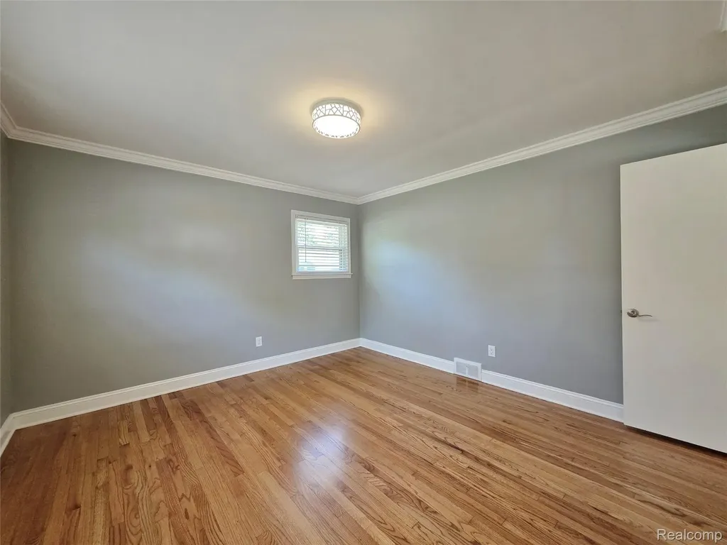264 Phillips Avenue Clawson City MI 48017