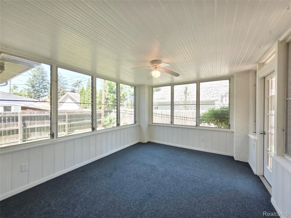 264 Phillips Avenue Clawson City MI 48017