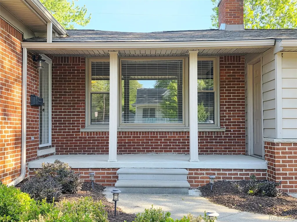 264 Phillips Avenue Clawson City MI 48017