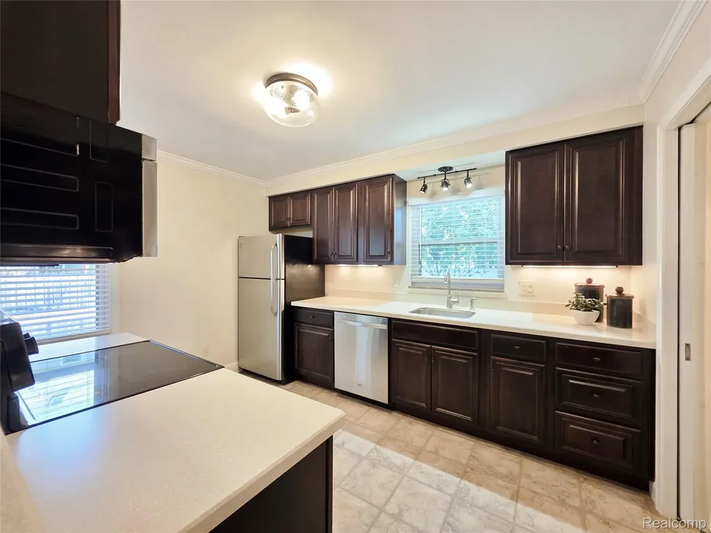 264 Phillips Avenue Clawson City MI 48017