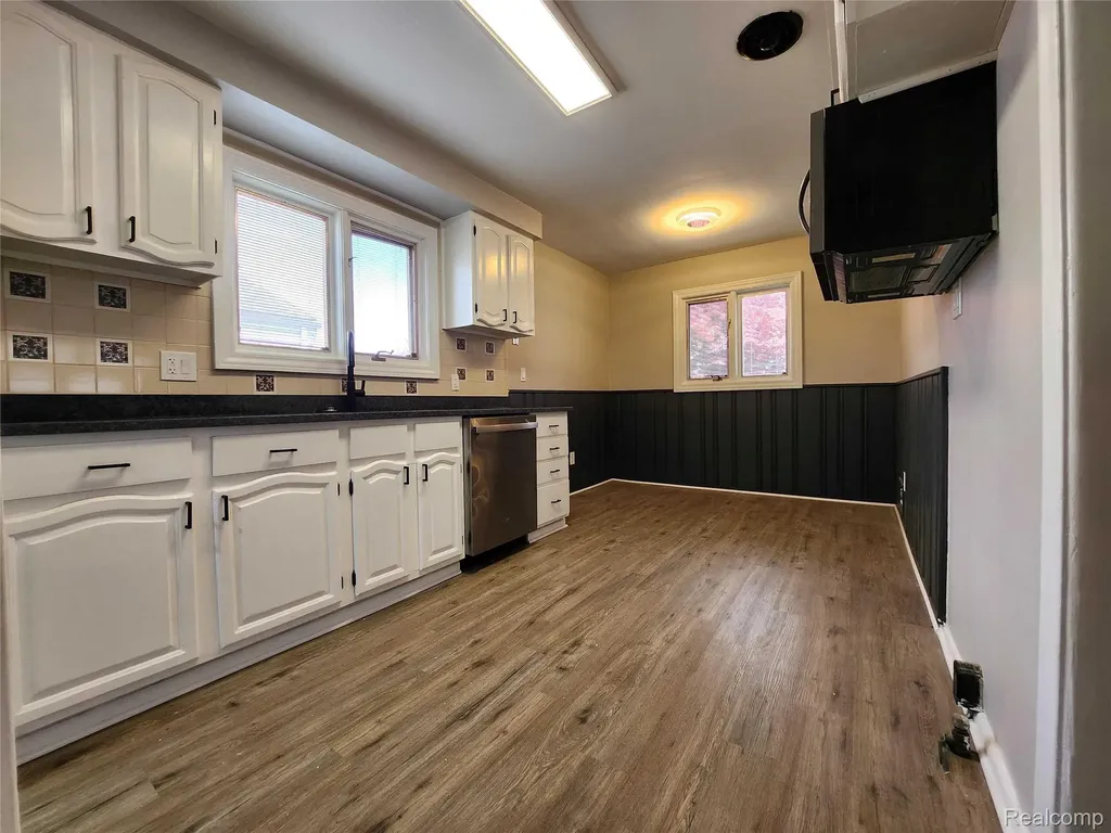 24593 Rosalind Avenue Eastpointe City MI 48021