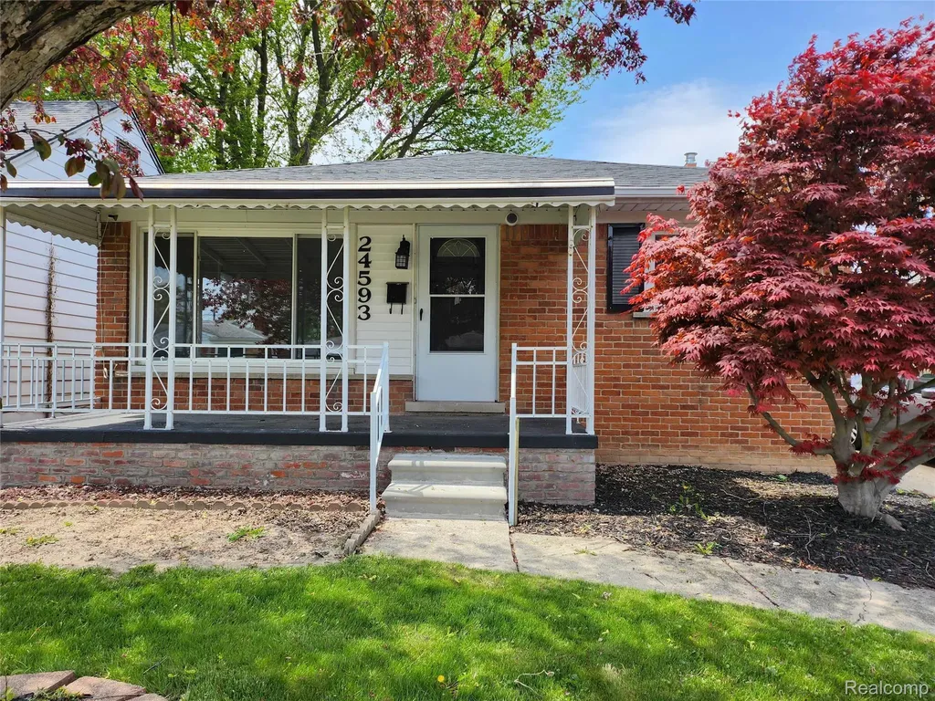 24593 Rosalind Avenue Eastpointe City MI 48021