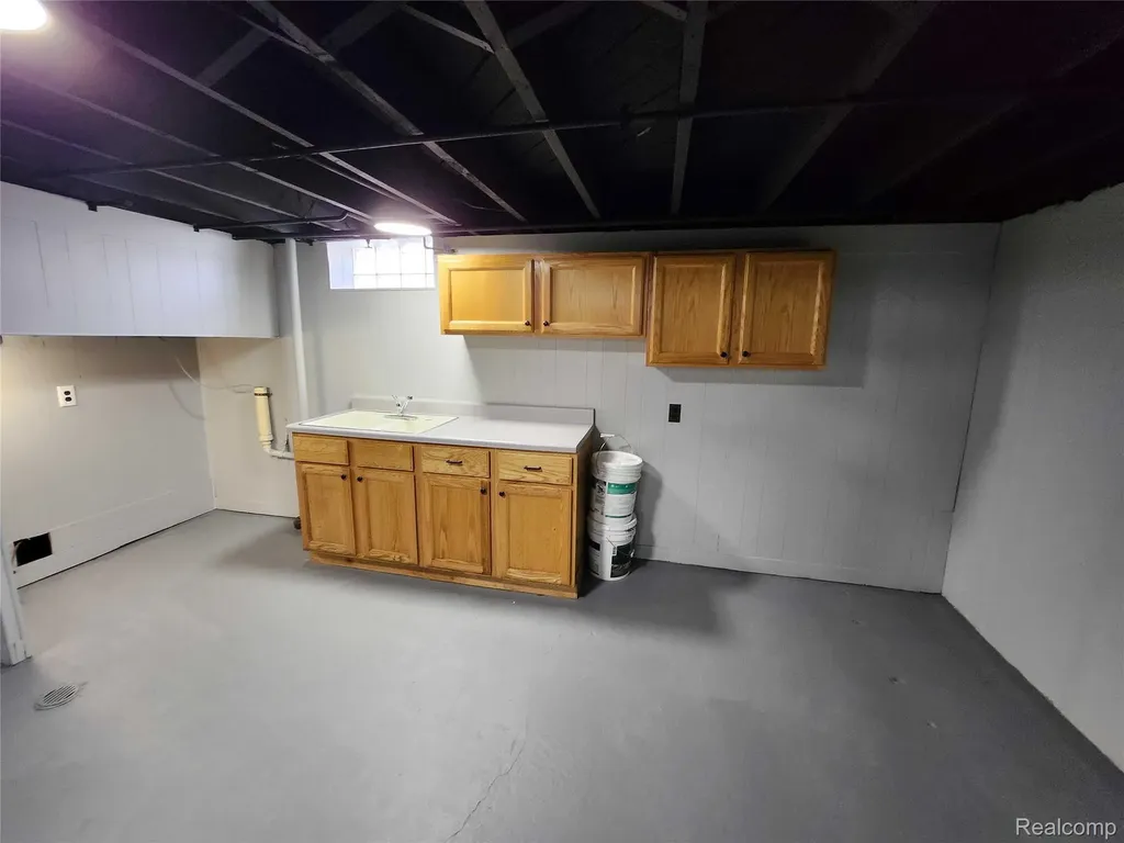 24593 Rosalind Avenue Eastpointe City MI 48021