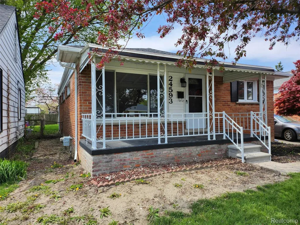 24593 Rosalind Avenue Eastpointe City MI 48021