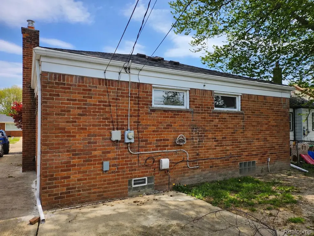 24593 Rosalind Avenue Eastpointe City MI 48021