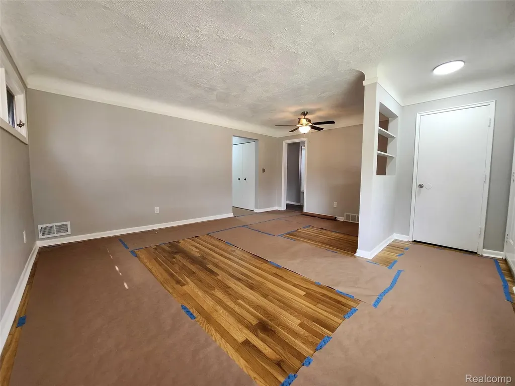24593 Rosalind Avenue Eastpointe City MI 48021