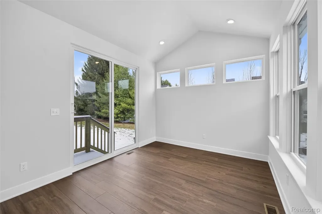 1436 Turner Drive Commerce Charter Township MI 48390