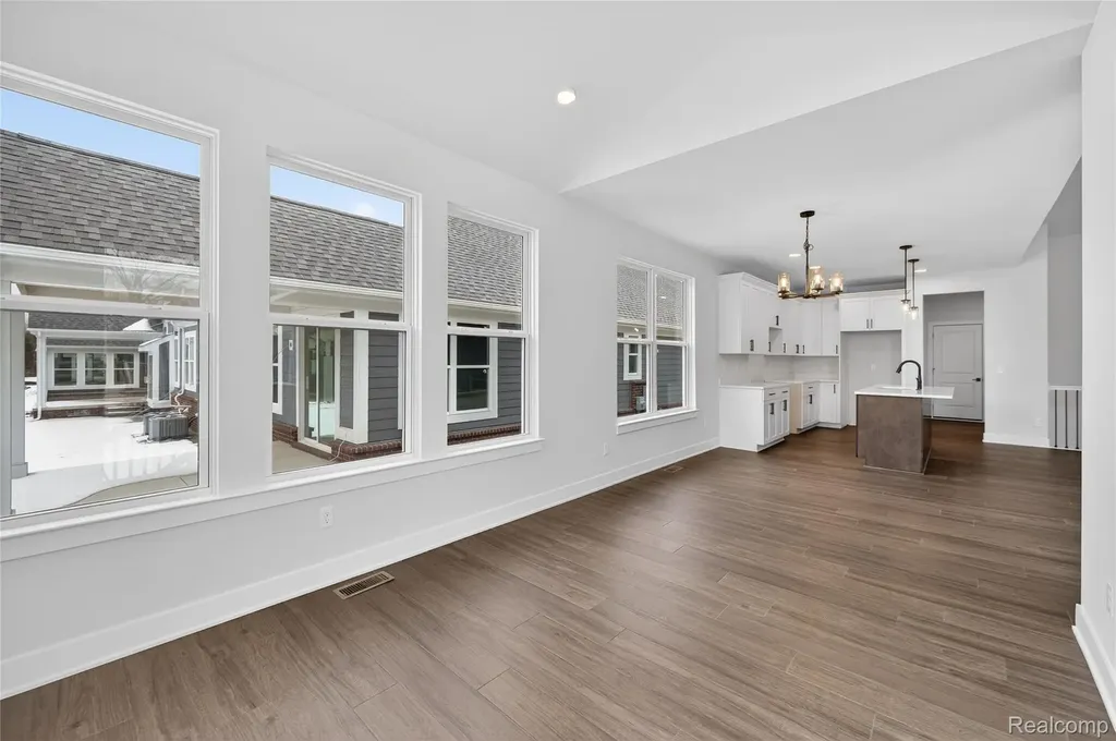 1436 Turner Drive Commerce Charter Township MI 48390