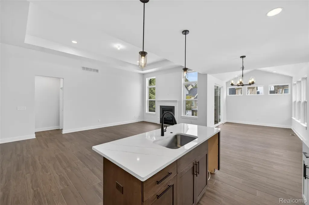 1436 Turner Drive Commerce Charter Township MI 48390