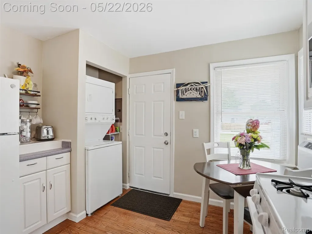 504 E Hudson Avenue Madison Heights City MI 48071