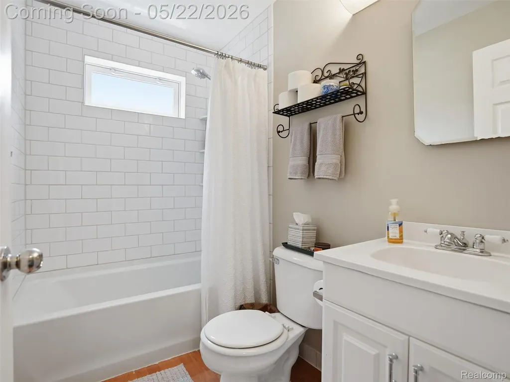 504 E Hudson Avenue Madison Heights City MI 48071