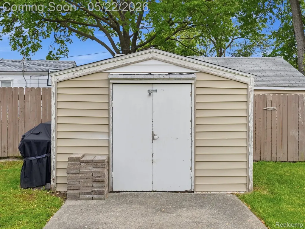 504 E Hudson Avenue Madison Heights City MI 48071
