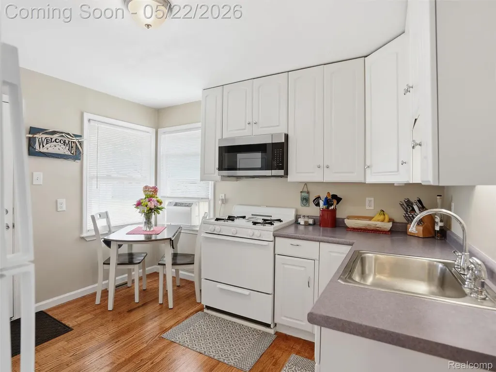 504 E Hudson Avenue Madison Heights City MI 48071