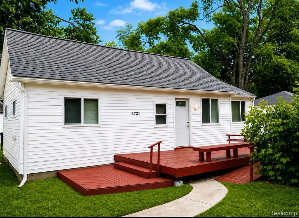 19394 Seminole Redford Charter Township MI 48240