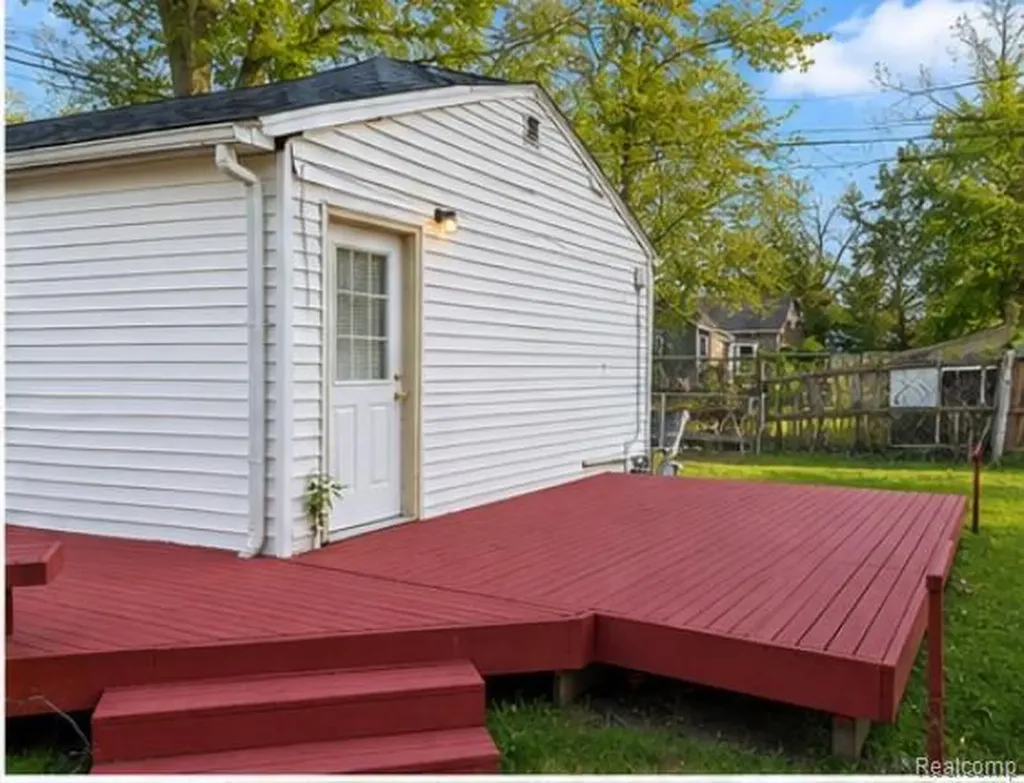 19394 Seminole Redford Charter Township MI 48240