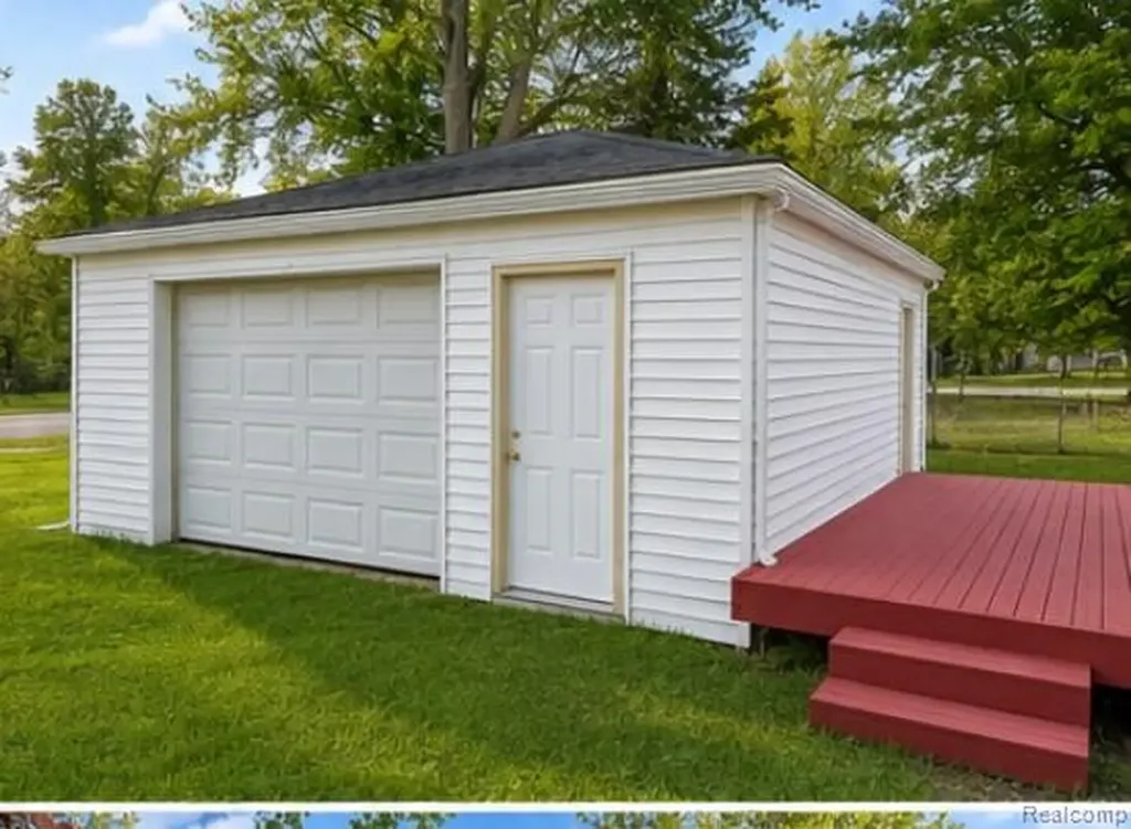 19394 Seminole Redford Charter Township MI 48240