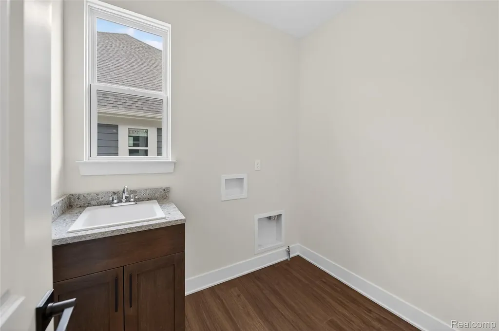 1458 Turner Drive Commerce Charter Township MI 48390