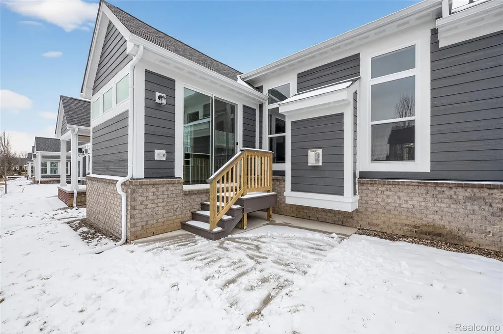 1458 Turner Drive Commerce Charter Township MI 48390