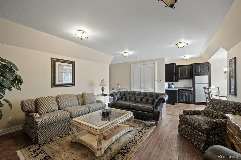 5537 Orchard Ridge Oakland Charter Township MI 48306