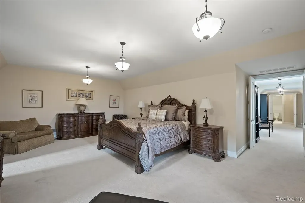 5537 Orchard Ridge Oakland Charter Township MI 48306