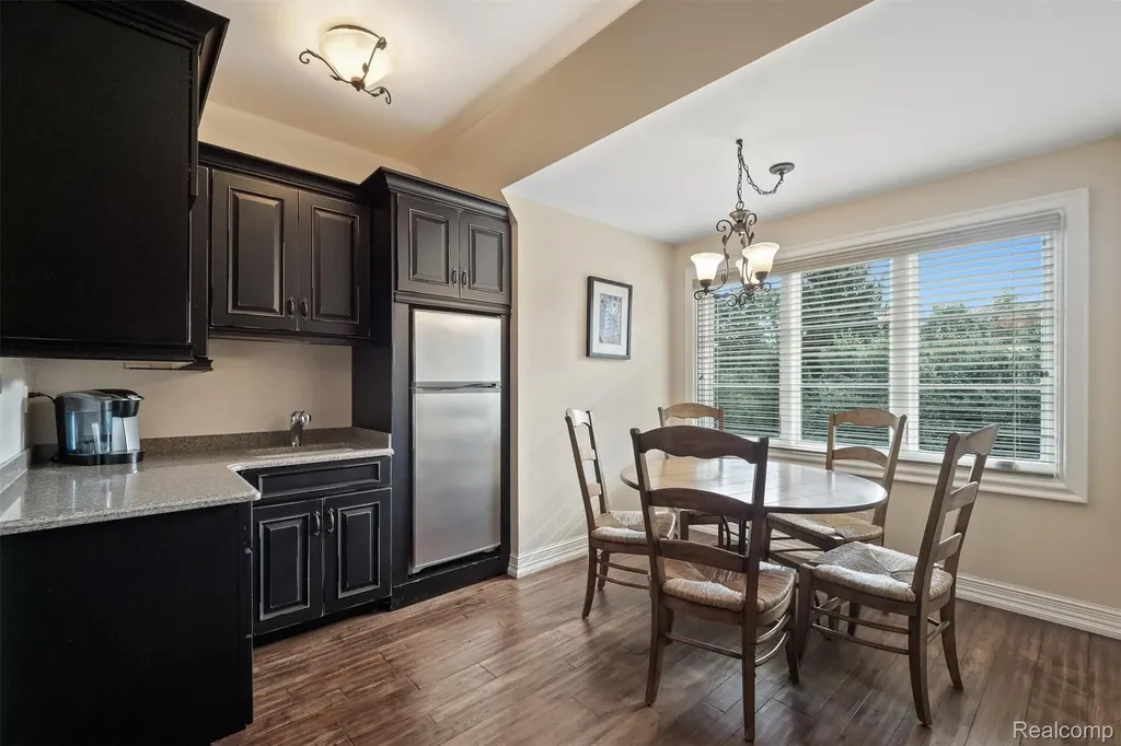 5537 Orchard Ridge Oakland Charter Township MI 48306