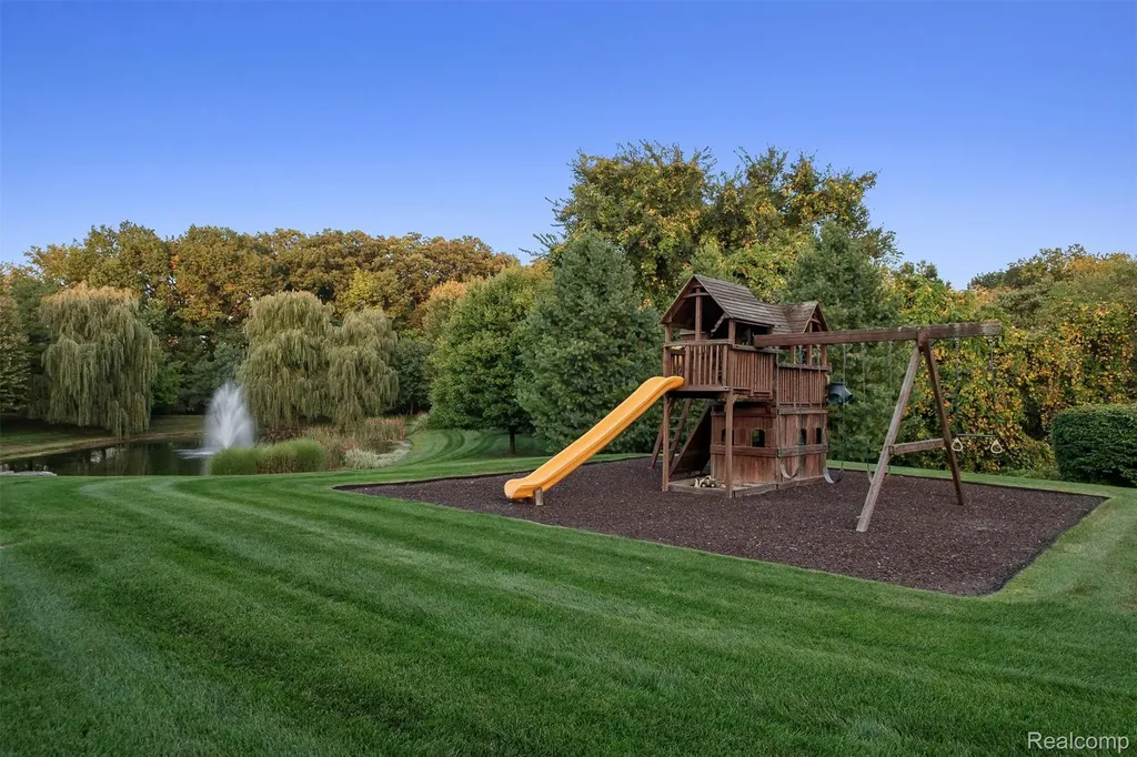 5537 Orchard Ridge Oakland Charter Township MI 48306