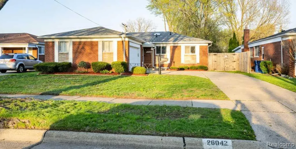 26042 Dover Avenue Warren City MI 48089