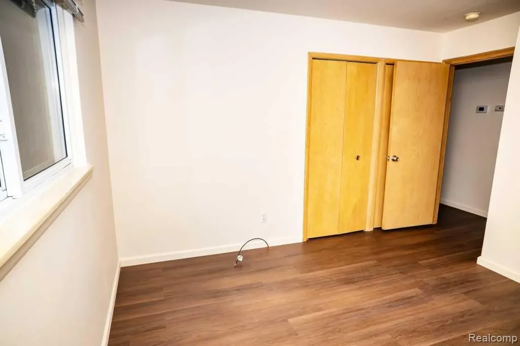 26042 Dover Avenue Warren City MI 48089