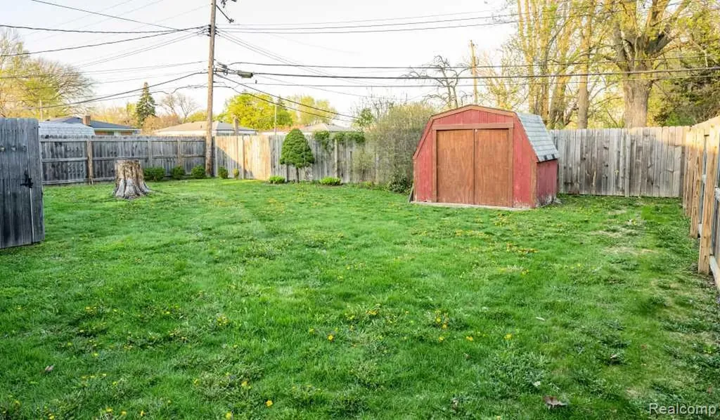 26042 Dover Avenue Warren City MI 48089