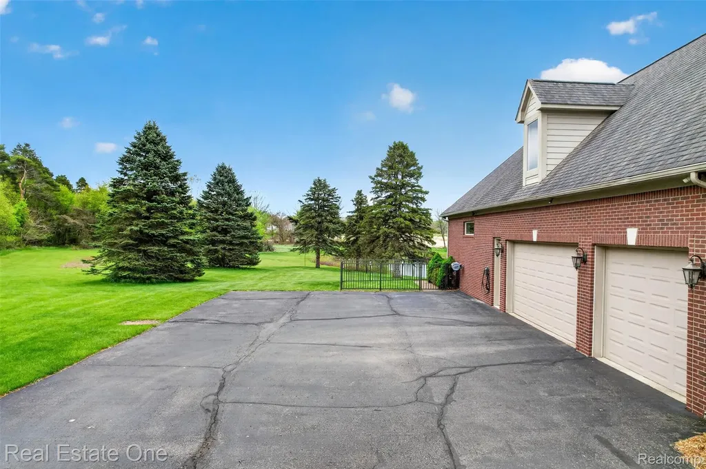 60675 Pontiac Trail Lyon Charter Township MI 48165