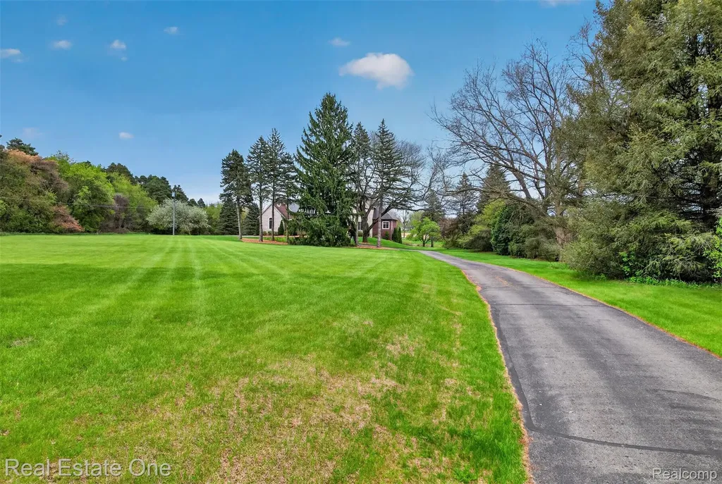 60675 Pontiac Trail Lyon Charter Township MI 48165