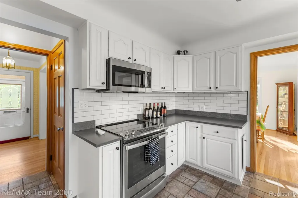21675 Outer Drive Dearborn City MI 48124