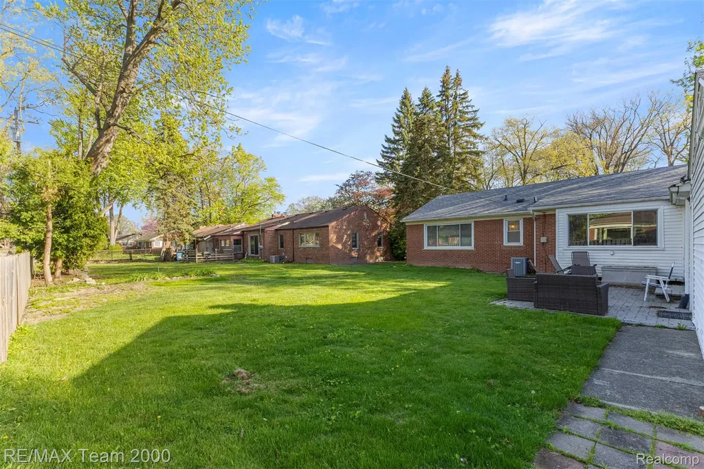 21675 Outer Drive Dearborn City MI 48124