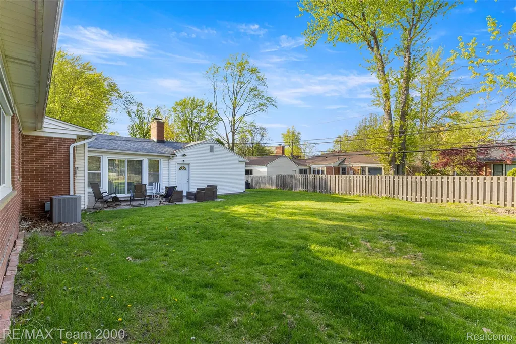 21675 Outer Drive Dearborn City MI 48124