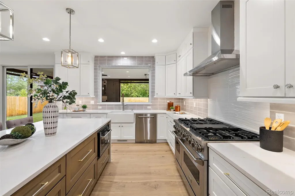3914 Linwood Avenue Royal Oak City MI 48073