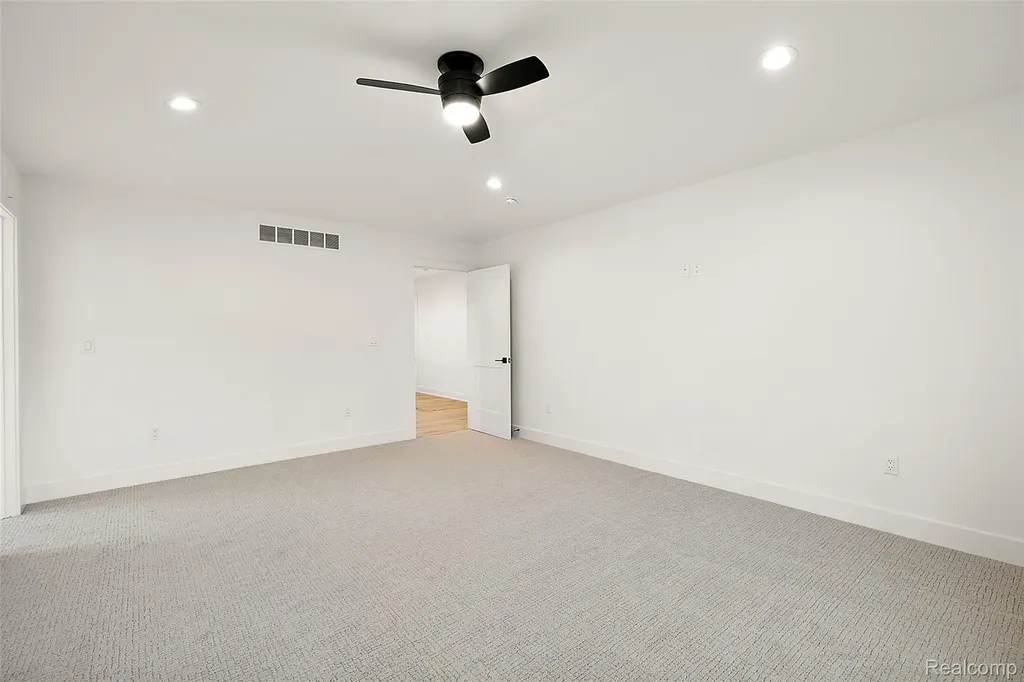 3914 Linwood Avenue Royal Oak City MI 48073