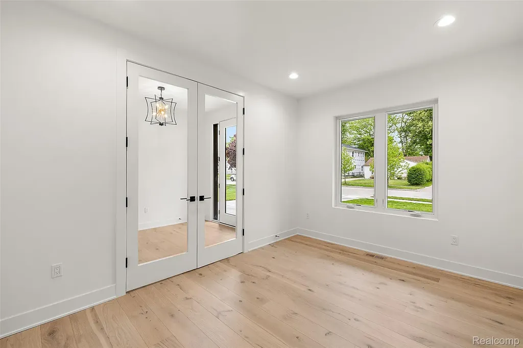 3914 Linwood Avenue Royal Oak City MI 48073