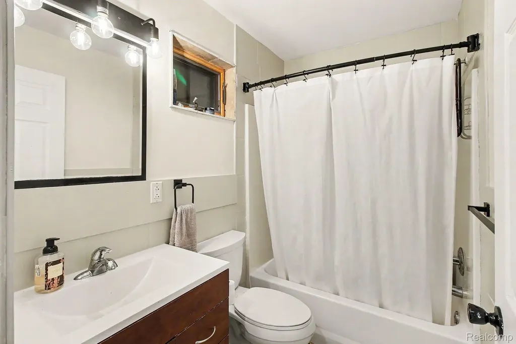 4375 Skinner Lake Road Oregon Township MI 48446
