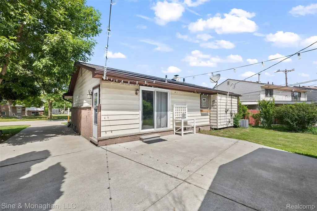 1515 Westchester Street Westland City MI 48186