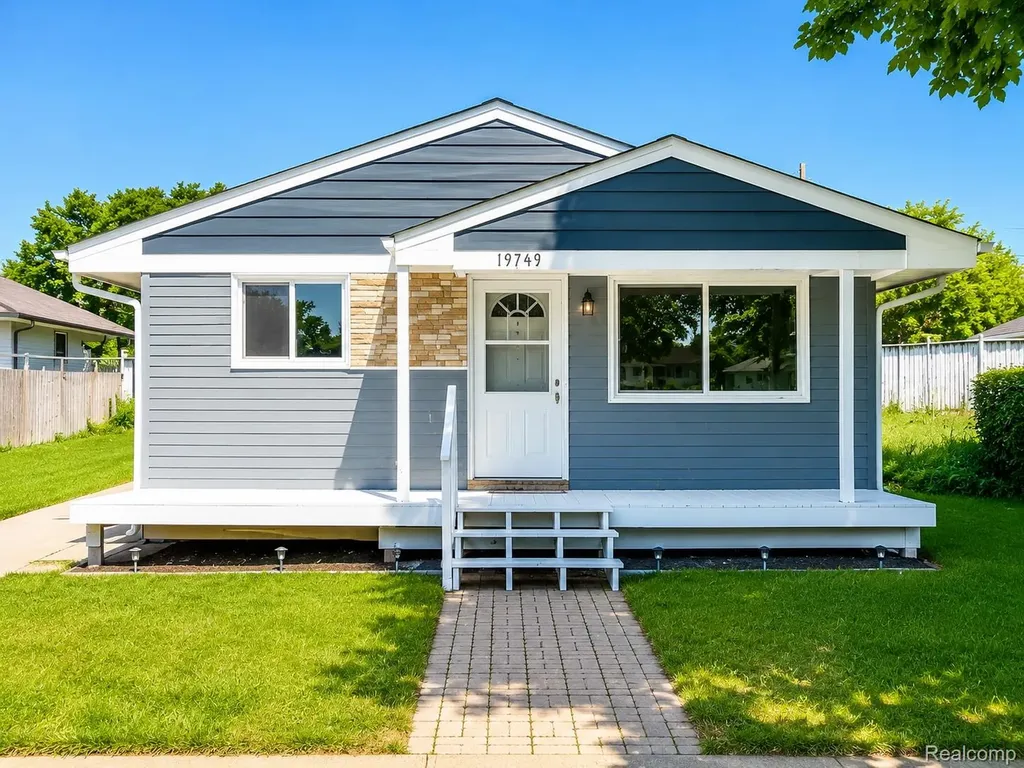19749 Broadacres Street Clinton Charter Township MI 48035