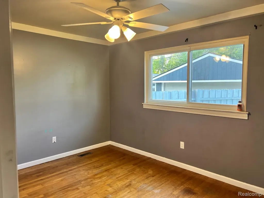 19749 Broadacres Street Clinton Charter Township MI 48035