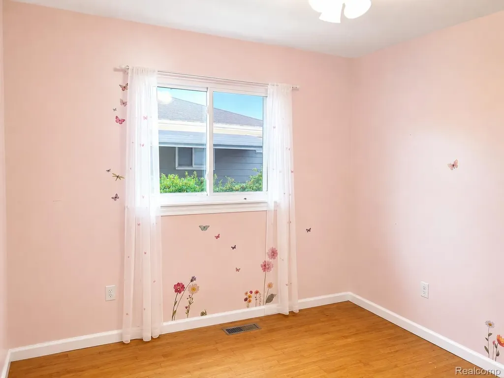 19749 Broadacres Street Clinton Charter Township MI 48035