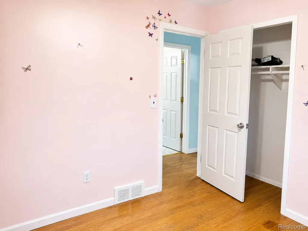 19749 Broadacres Street Clinton Charter Township MI 48035