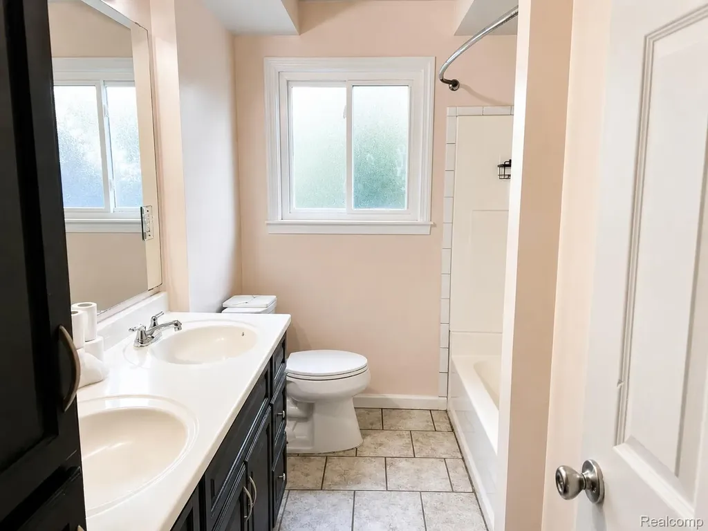 19749 Broadacres Street Clinton Charter Township MI 48035